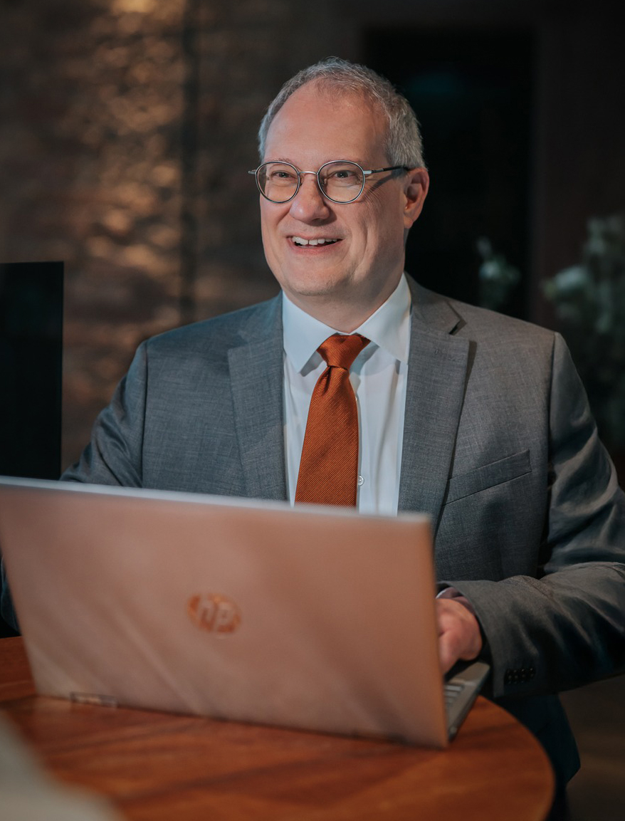Portrait von Dr. Oliver Schloz